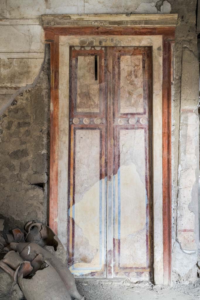IX.13.1-3 Pompeii. May 2010. Room 1, painted doorway in north-west corner.