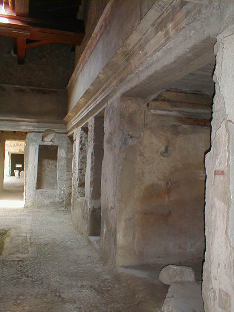 IX.13.1-3 Pompeii. September 2004. Room 2, east side of atrium. 