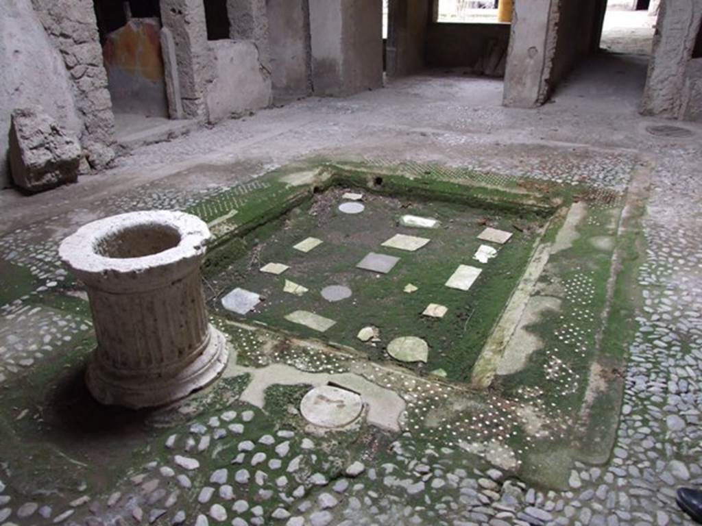 IX.13.1-3 Pompeii. March 2009. Room 2, impluvium in atrium.