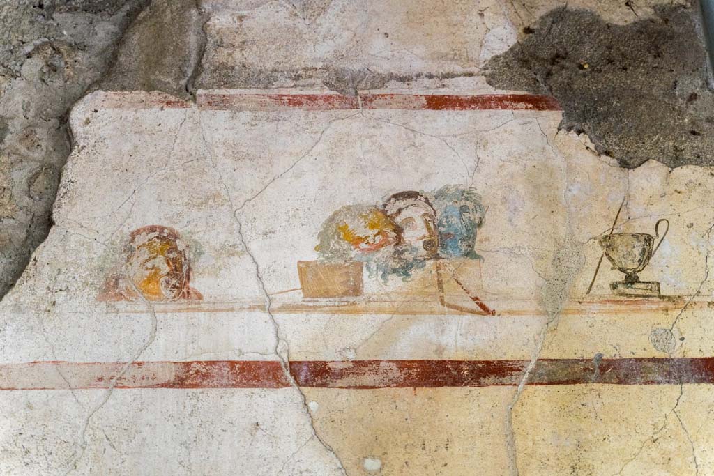 IX.13.1-3 Pompeii. October 2021. Room 9, detail from north-east corner, upper level. Photo courtesy of Johannes Eber.

