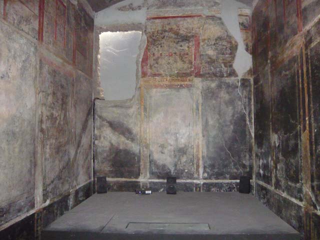 IX.13.1-3 Pompeii. May 2012.  Room 10, looking north. Photo courtesy of Buzz Ferebee.