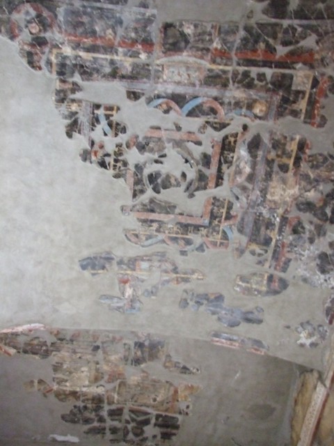 IX.13.1-3 Pompeii. May 2012.  Room 10, detail from ceiling. Photo courtesy of Buzz Ferebee.

 
