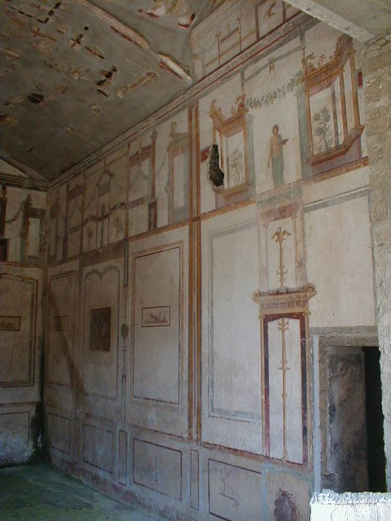 IX.13.1-3 Pompeii. September 2004. Room 11, east wall with doorway to room 10.