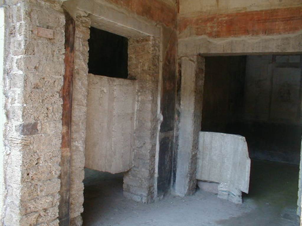 IX.13.1-3 Pompeii. September 2004. Antechamber of room 12, with plaster casts of remains of doors.