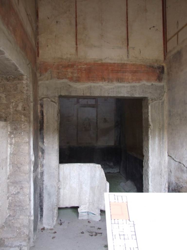 IX.13.1-3 Pompeii. March 2009. Antechamber of room 12, with plaster cast of door. Looking north.