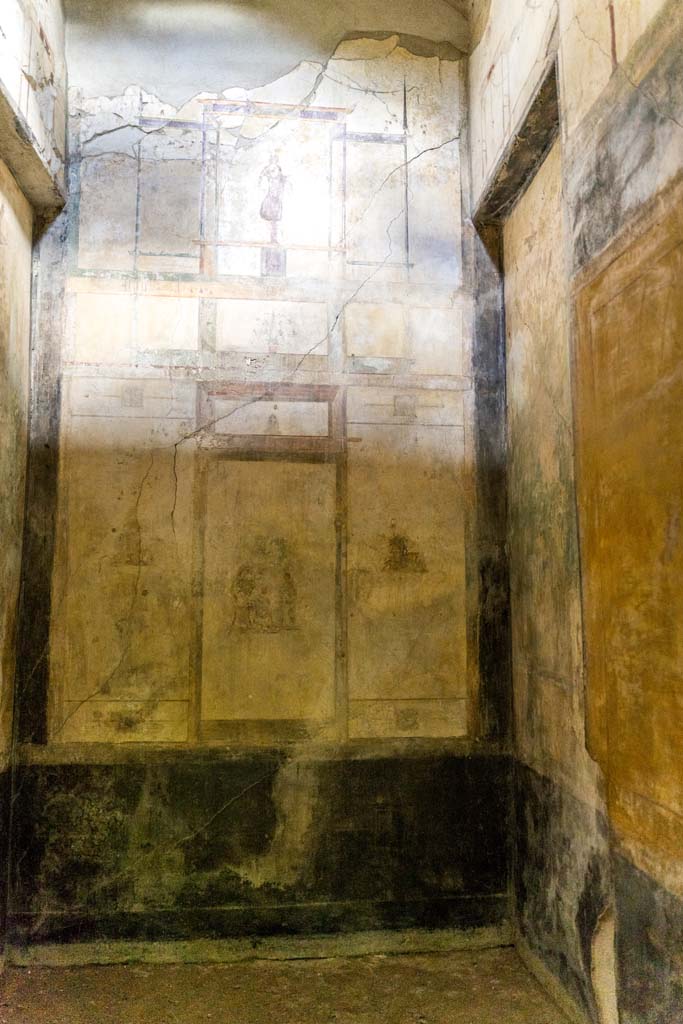 IX.13.1-3 Pompeii. October 2021. Room 12, north wall. Photo courtesy of Johannes Eber.