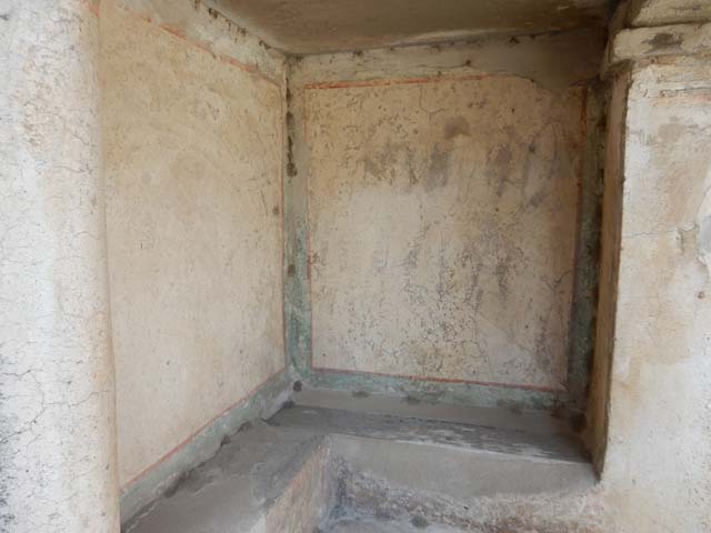 IX.14.4 Pompeii. May 2005. Doorways to rooms 21 (with roof), 22 and 29 on west side of secondary atrium 27. 