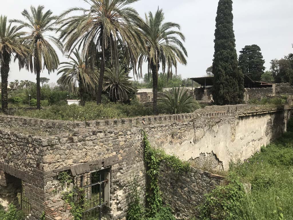 HGW24 Pompeii. April 2019. Looking north-east across garden from outside the south-west corner.
Photo courtesy of Rick Bauer. 
