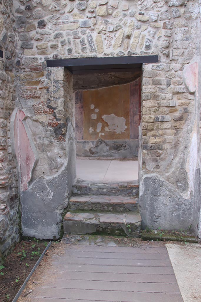 Villa of Diomedes, Pompeii. October 2023. 
Steps to south portico, (area 5,b) at south end of east portico. Photo courtesy of Klaus Heese.

