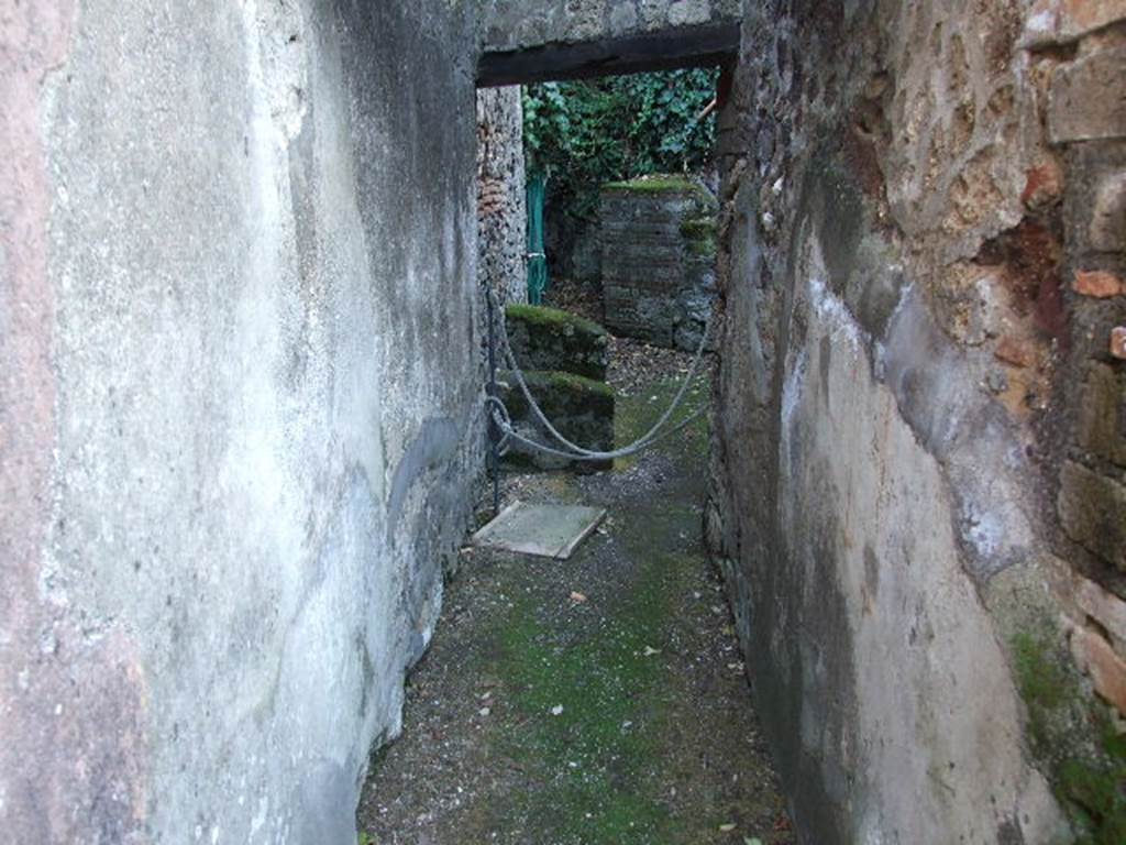 HGW24 Pompeii. December 2006. Corridor in baths complex, leading to small area with furnace, possibly to provide warm water for bathers.