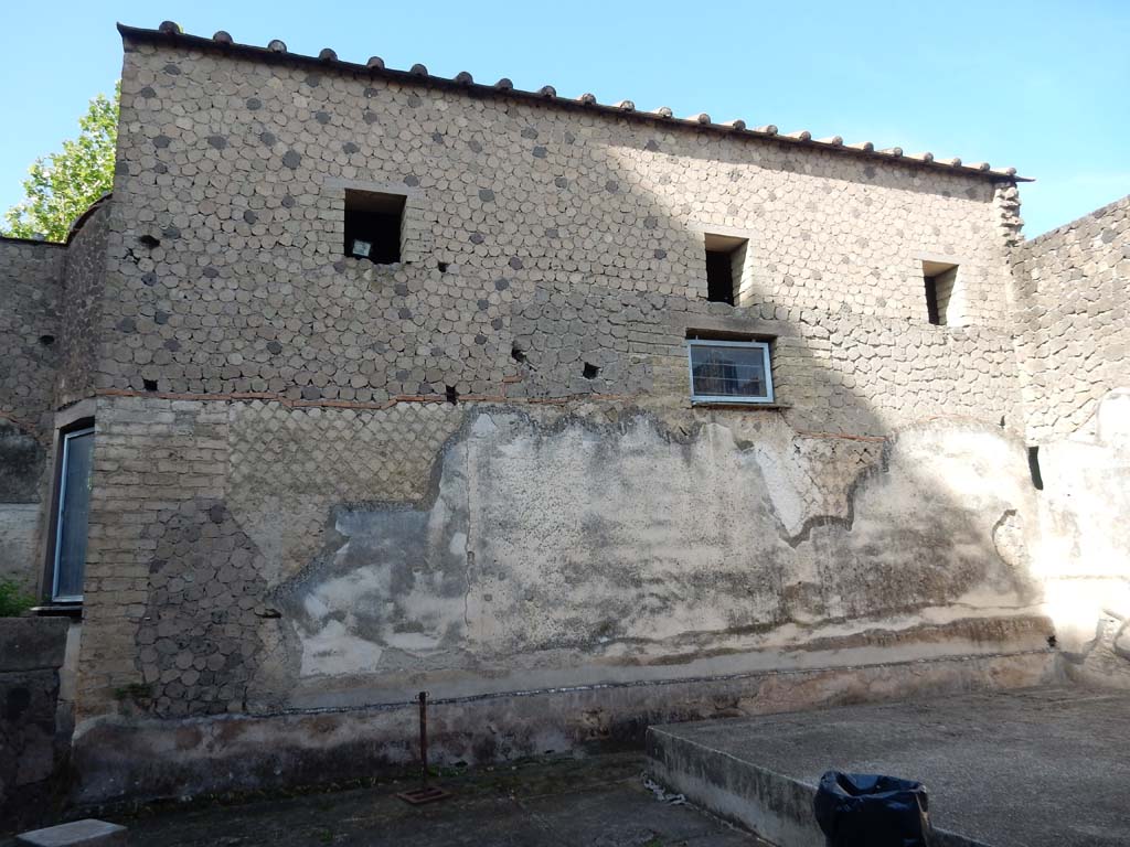 Villa San Marco, Stabiae, June 2019. Looking towards west wall, near entrance doorway.
Photo courtesy of Buzz Ferebee.
