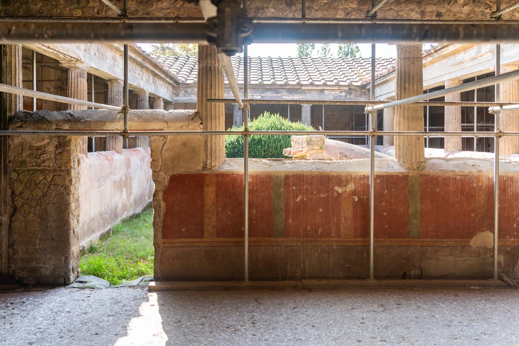 Villa of Mysteries, Pompeii. October 2023. Peristyle D, looking towards south wall. Photo courtesy of Johannes Eber.