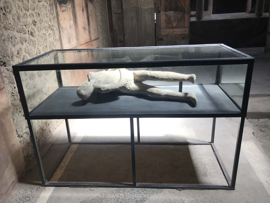Villa of Mysteries, Pompeii. April 2019. Body-cast in the north-east corner of the atrium, originally on display in room 32.
Photo courtesy of Rick Bauer.
