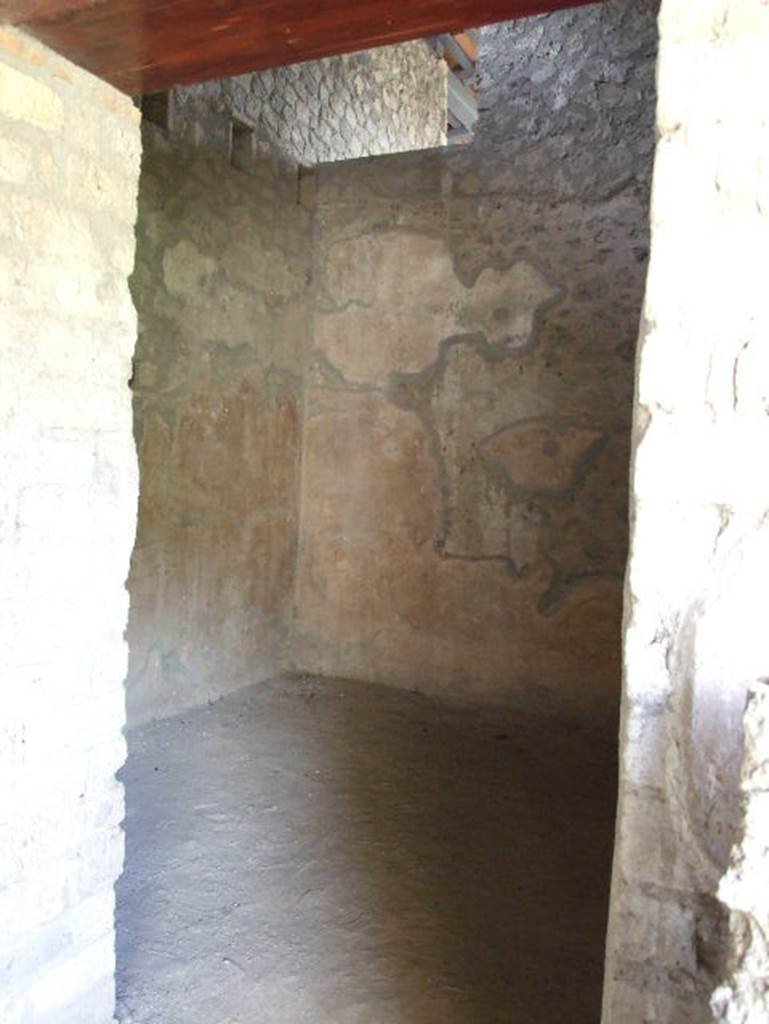 Villa Regina, Boscoreale. December 2006. Doorway to room X, cubiculum on east side of entrance doorway XIV.