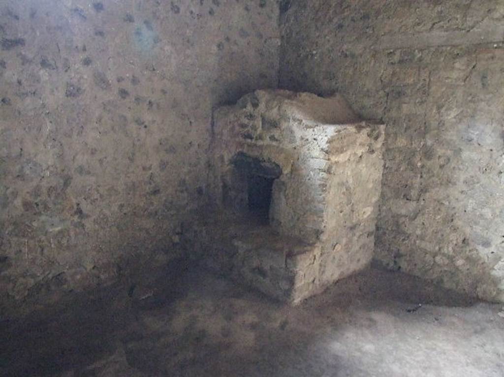 Villa Regina, Boscoreale. December 2006. Room II, brick oven in north-east corner of kitchen.