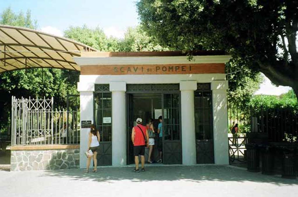 Piazza Anfiteatro. June 2010. East building of entrance to Pompei Scavi. Photo courtesy of Rick Bauer.