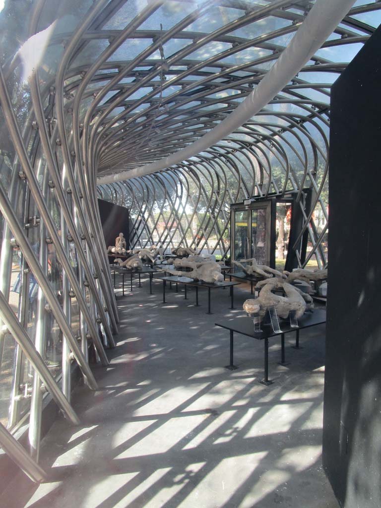 Piazza Anfiteatro. April 2019. Exhibition centre, display of plaster-casts. 
Photo courtesy of Rick Bauer.
