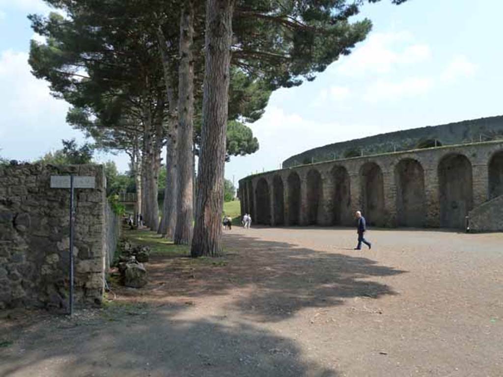 Piazzale Anfiteatro. May 2010. Looking east from southern end of Vicolo dell’Anfiteatro, towards rear of II.5 and Amphitheatre.