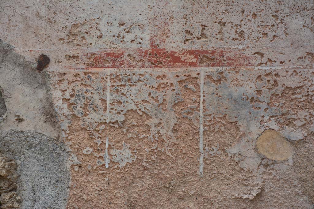 Unnamed vicolo between IX.5 and IX.6. May 2017. Detail of remaining painted stucco decoration on exterior front facade.
Foto Christian Beck, ERC Grant 681269 DÉCOR.

