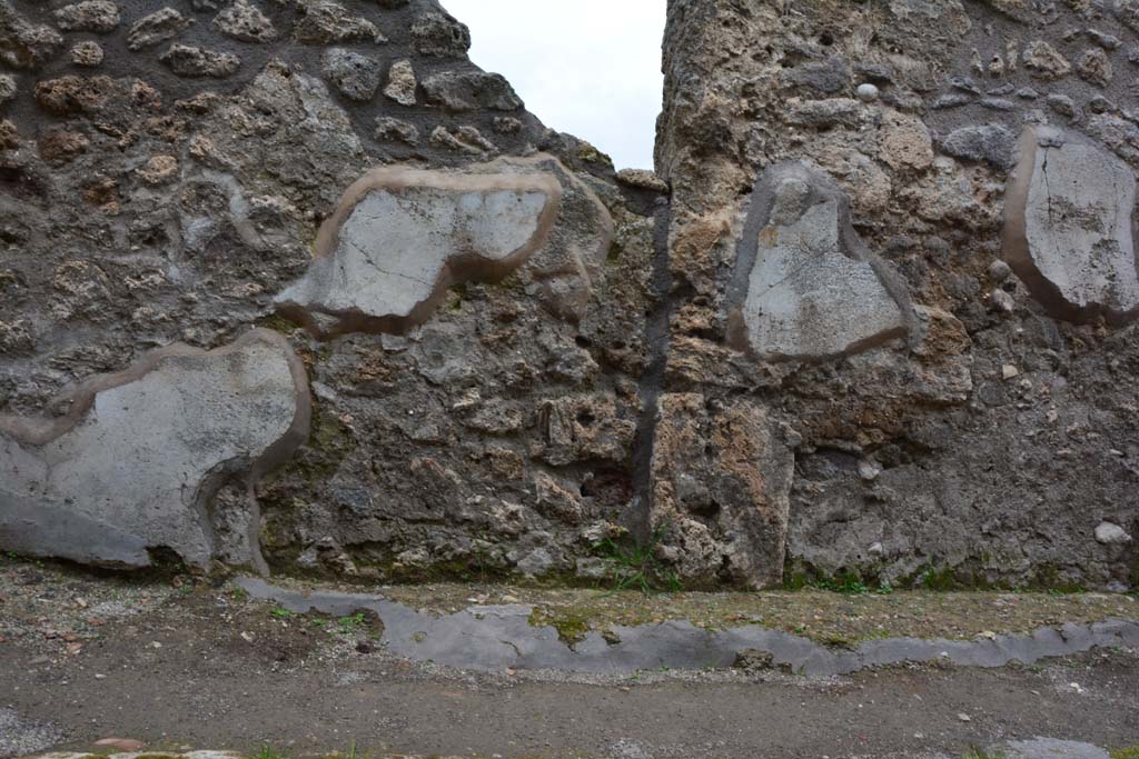 Unnamed vicolo between IX.5 and IX.6 Pompeii. March 2017. Detail of lower front façade of IX.5.16, cont’d
Foto Christian Beck, ERC Grant 681269 DÉCOR
