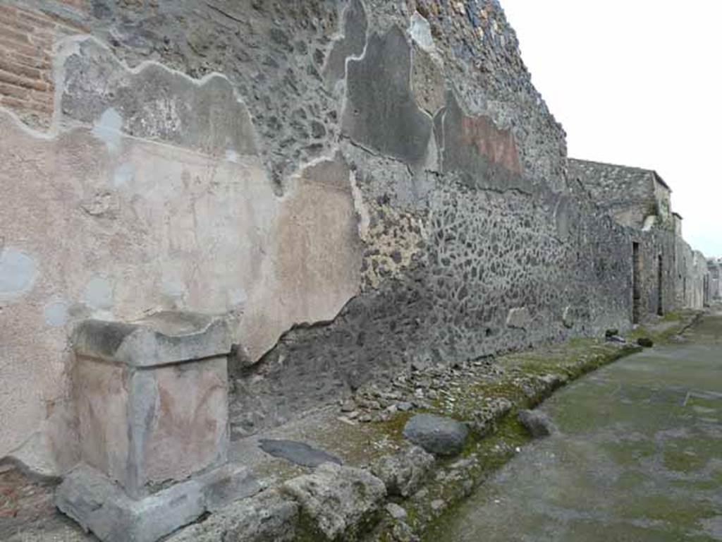 Unnamed vicolo, east side, May 2010.  Side wall of I.11.1, with street altar.
