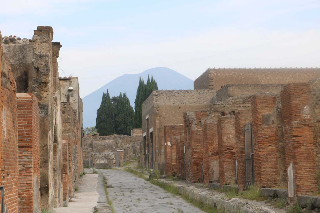 Via Consolare, Pompeii. December 2018. Looking north between VI.17, on left, and VI.3, on right. Photo courtesy of Aude Durand.