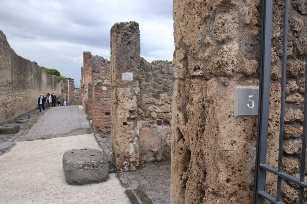 Via Marina, Pompeii. October 2020. Looking west from VII.7.5, in the year of the pandemic. Photo courtesy of Klaus Heese.