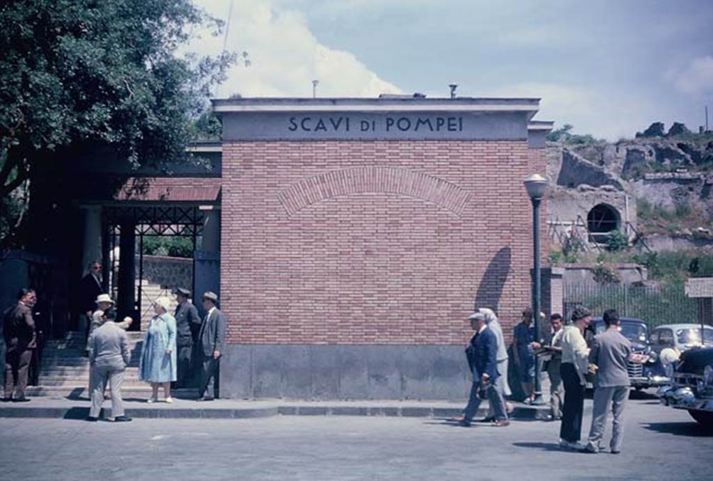 Pompeii, June 1962. Entrance on Piazza Esedra, looking north. Photo courtesy of Rick Bauer.