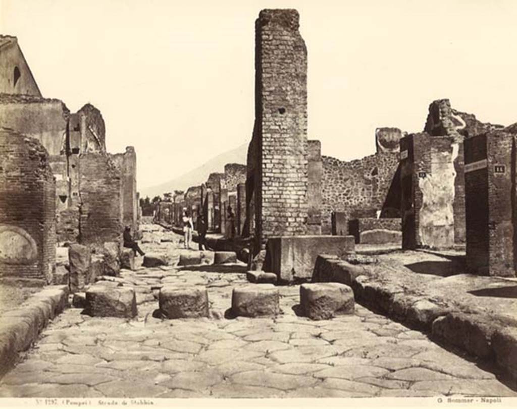 Via Stabiana, c. 1880-1890. Looking north at Holconius’ crossroads, from between VIII.4 and I.4.  Photo by G. Sommer no.  1297. Photo courtesy of Rick Bauer.
