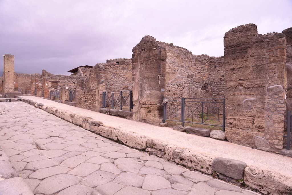 Via Stabiana, east side, Pompeii. October 2019. Looking north-east on Via Stabiana, from I.4.10, on right.     
Foto Tobias Busen, ERC Grant 681269 DÉCOR.


