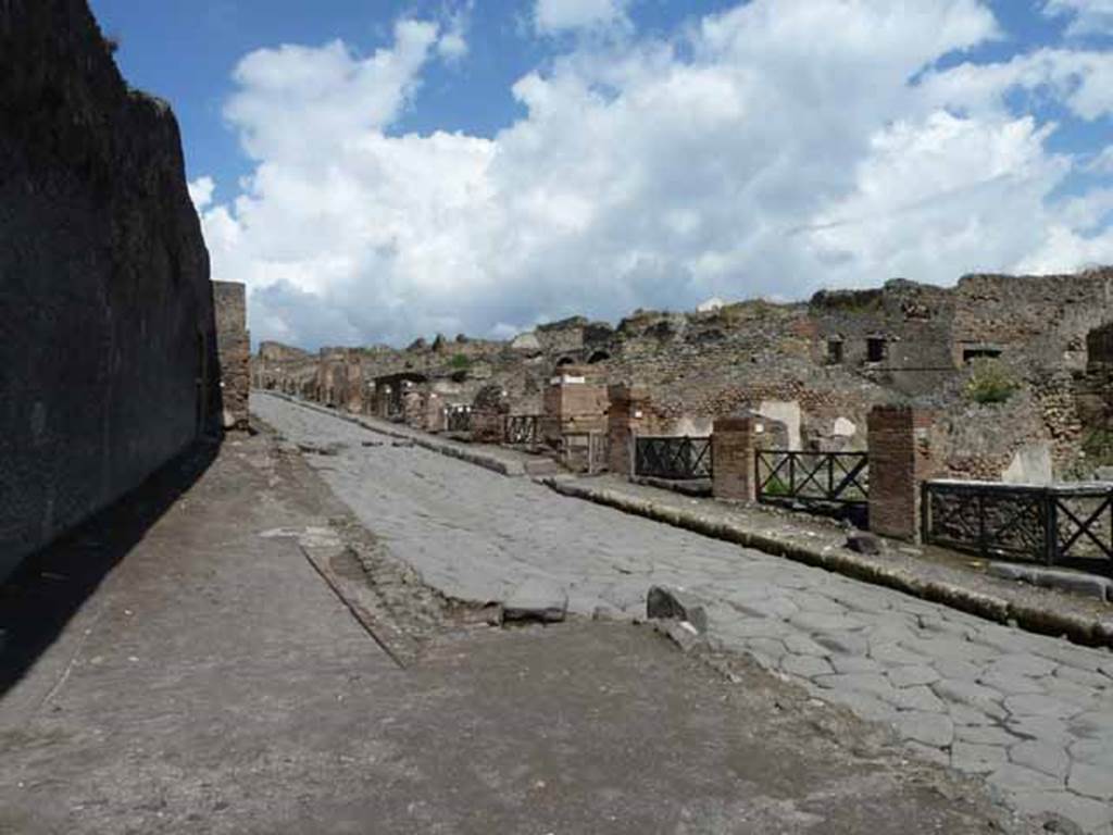 Via Stabiana, east side, May 2010. Looking north-east along I.3 and I.2. from entrance to Gladiators Barracks.