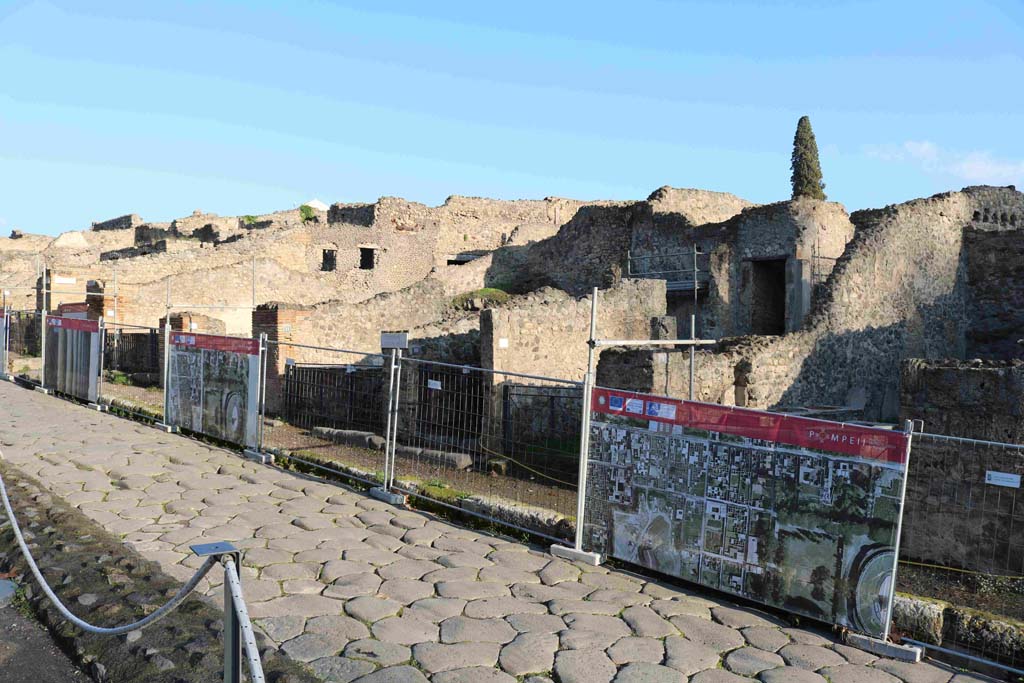 Via Stabiana, east side. December 2018. 
Looking north along Insula 2, from I.2.8, on right, towards I.2.13, on left. Photo courtesy of Aude Durand.
