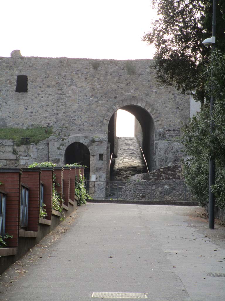 Via Villa dei Misteri, April 2019. 
Pathway from the rear of the Temple of Venus that exits back to the Porta Marina ticket office on Via Villa dei Misteri.
Photo courtesy of Rick Bauer.
