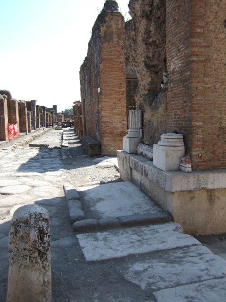 Forum Arch. May 2006. Looking east towards Via degli Augustali. 