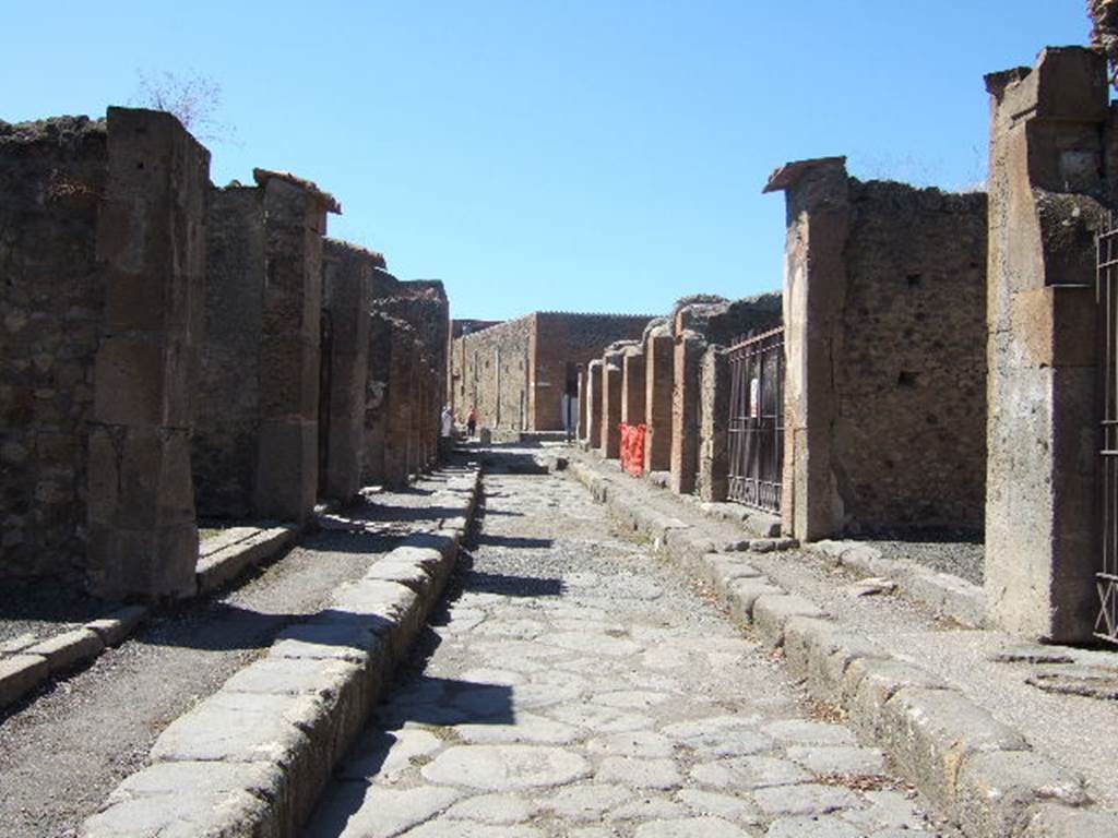 Via degli Augustali, south side, Pompeii. December 2018. Looking west from VII.9.26, on left. Photo courtesy of Aude Durand.