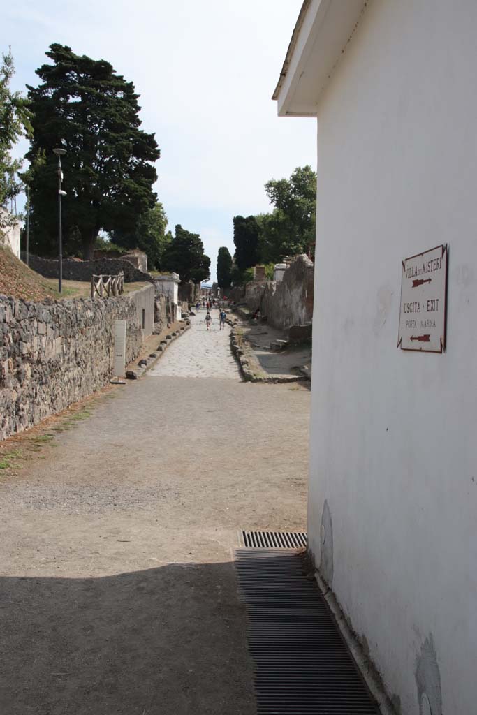 Via dei Sepolcri, north end, Pompeii. September 2021. 
Looking south. Photo courtesy of Klaus Heese.
