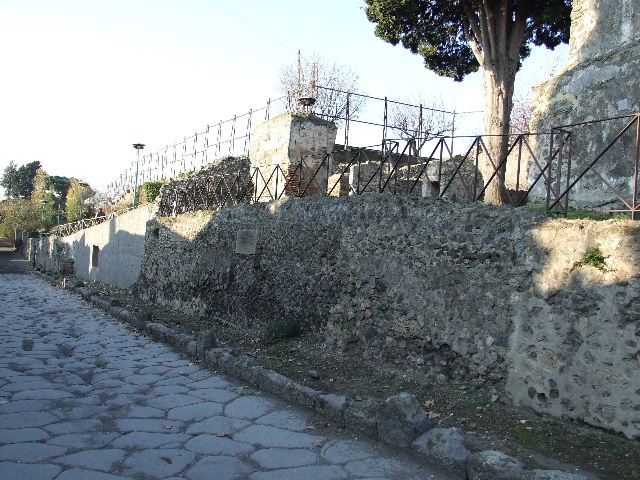 Via dei Sepolcri, east side, December 2006. Looking north from HGE38 Tomb of L. Ceius Labeo. 
