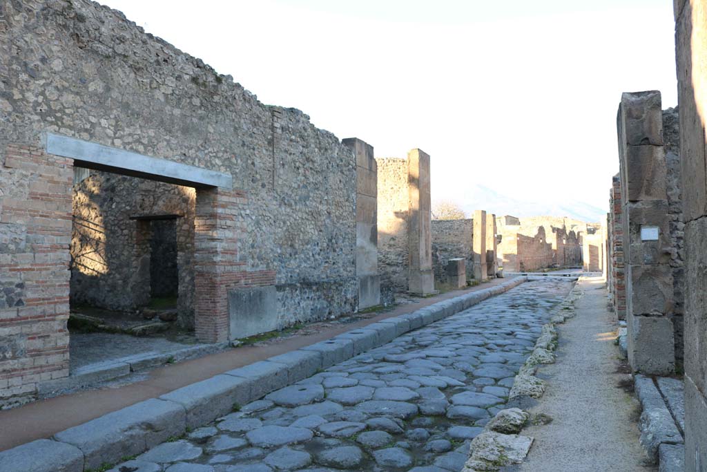 Via dei Teatri, west side, Pompeii. December 2018. 
Looking north towards junction with Via dell’Abbondanza between VIII.5, on left, and VIII.4, on right. Photo courtesy of Aude Durand.
