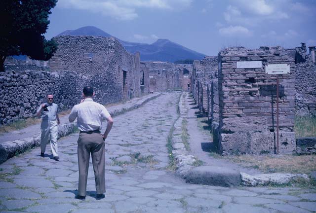 VIII.5.36, Pompeii. September 2015. Looking north along west side of Via dei Teatri. 



