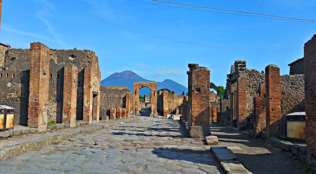Via del Foro, Pompeii. April 2019. Looking north. Photo courtesy of Rick Bauer.