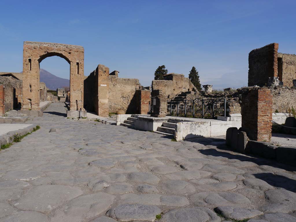Via del Foro, Pompeii. December 2018. Looking north along east side. Photo courtesy of Aude Durand.
