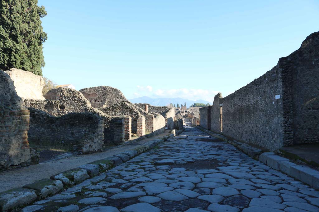 Via del Tempio d’Iside, Pompeii. December 2018. 
Looking east towards Vicolo del Menander, in the distance. Photo courtesy of Aude Durand.

