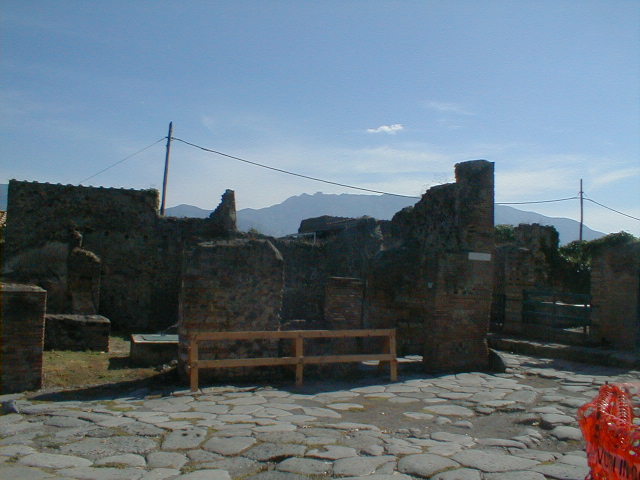 Junction of Vicolo dei Vettii (on the right) and Via del Vesuvio in front of water tower. September 2004.