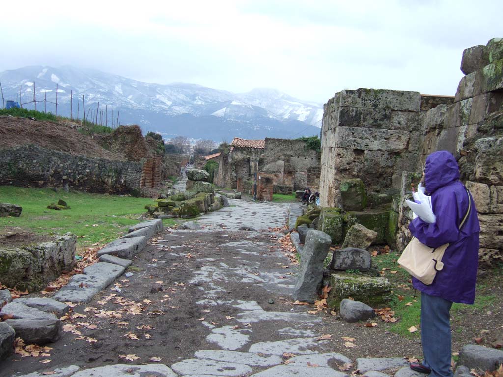 Via del Vesuvio. West side. Looking south through the Vesuvian Gate. December 2006.