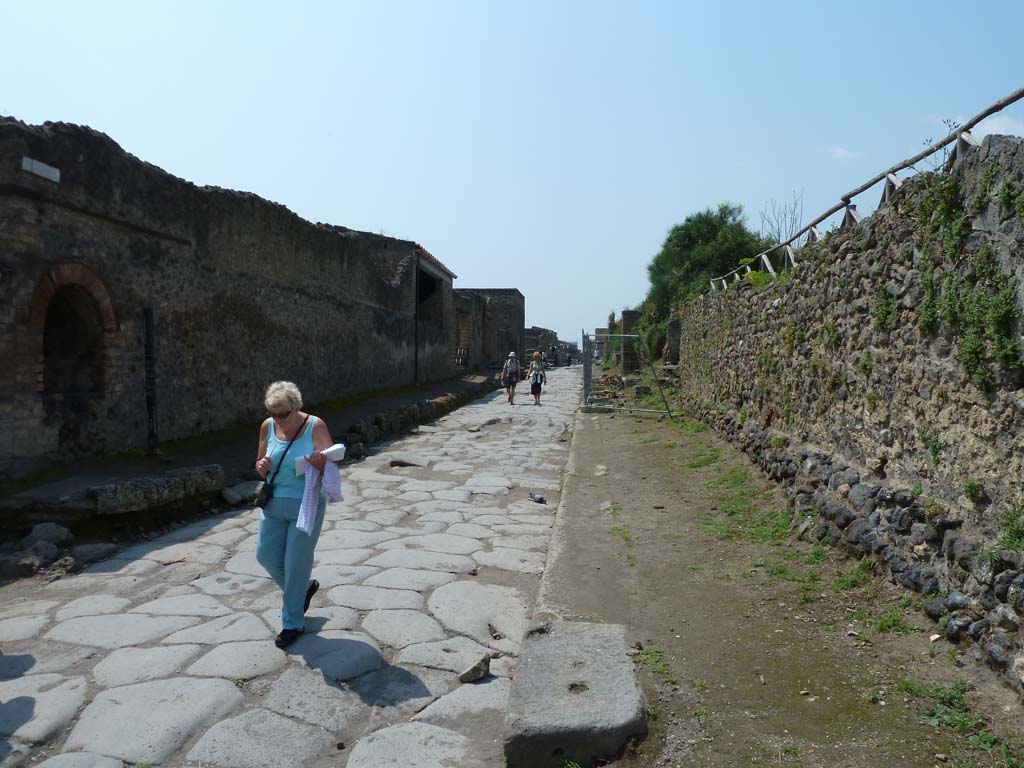 Via dell’Abbondanza, Pompeii, between II.4 and III.7, August 2021. 
Looking west along newly constructed wall along III.7 on north side of Via dell’Abbondanza. II.4.7 is on the left. Photo courtesy of Robert Hanson.




