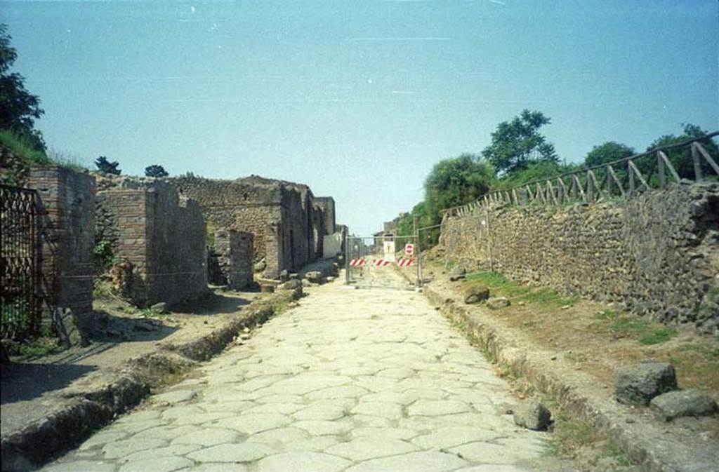 Via dell’ Abbondanza, looking west (on right). Vicolo dell’ Anfiteatro, west side of the junction at II.4.8 (on left). December 2005.
