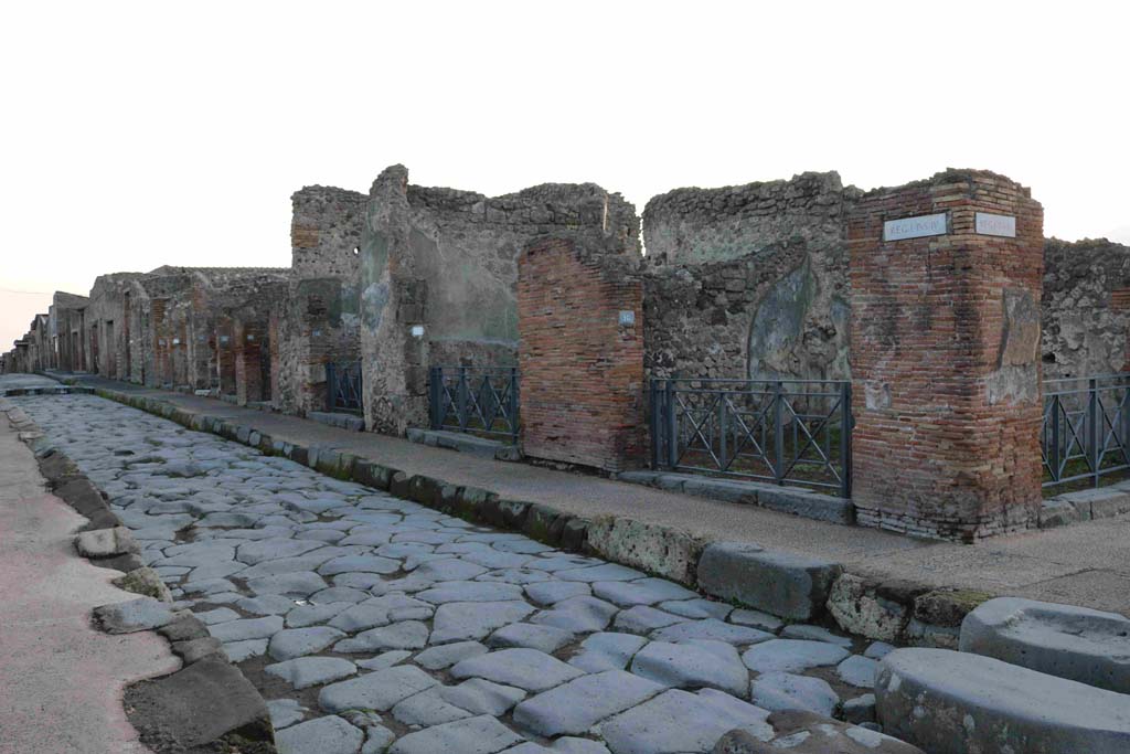 Via dell’Abbondanza, south side, Pompeii. May 2019. Looking east along I.4, from I.4.19, on right.
Foto Tobias Busen, ERC Grant 681269 DÉCOR.
