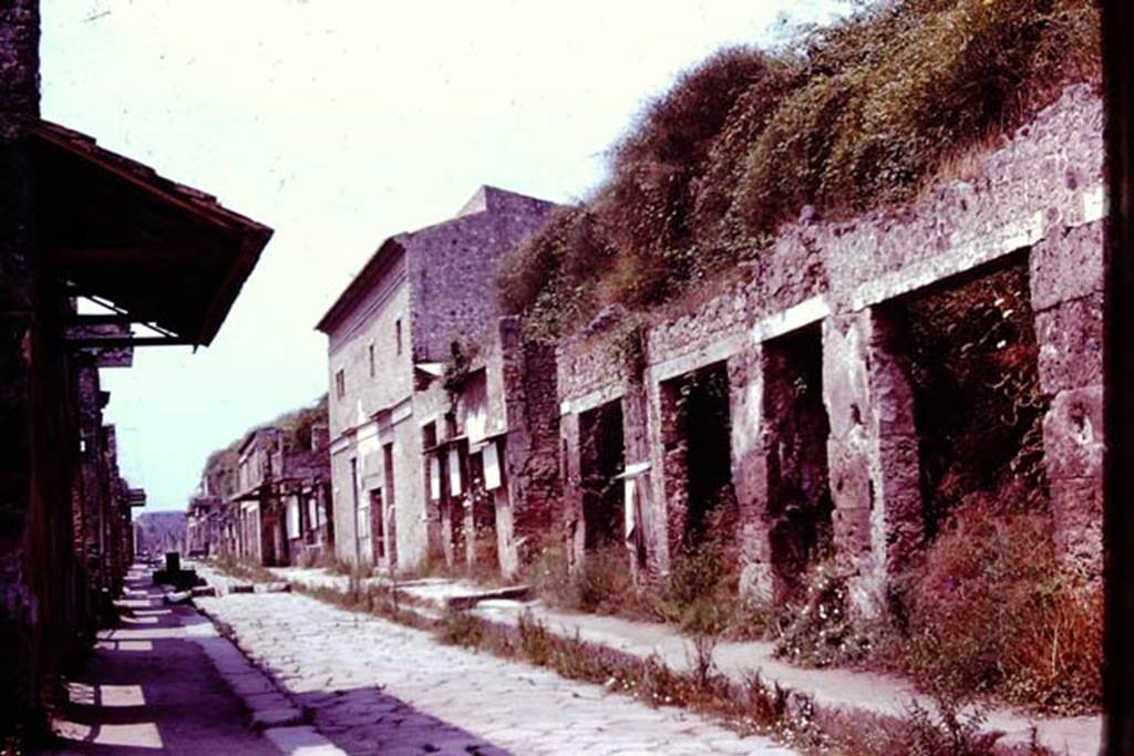 Via dell’Abbondanza, Pompeii. 1976. Looking west between I.11 and III.1. Photo by Stanley A. Jashemski.   
Source: The Wilhelmina and Stanley A. Jashemski archive in the University of Maryland Library, Special Collections (See collection page) and made available under the Creative Commons Attribution-Non Commercial License v.4. See Licence and use details. J76f0549
