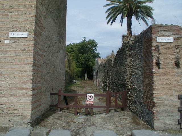 III.3.6 Pompeii, on left. September 2015. Looking north towards Vicolo di Ifigenia, and III.4.1, on right.