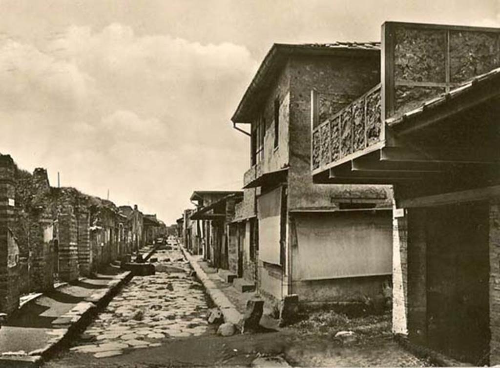 Via dell’Abbondanza. Looking west between II.1 and III.4 from III.5.1, on right. Photo courtesy of Rick Bauer.
.
